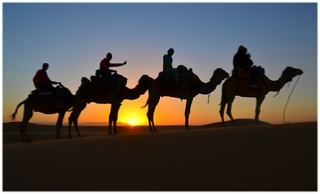 Ruta 5 Días desde Tanger a Marrakech vea Desierto Merzouga